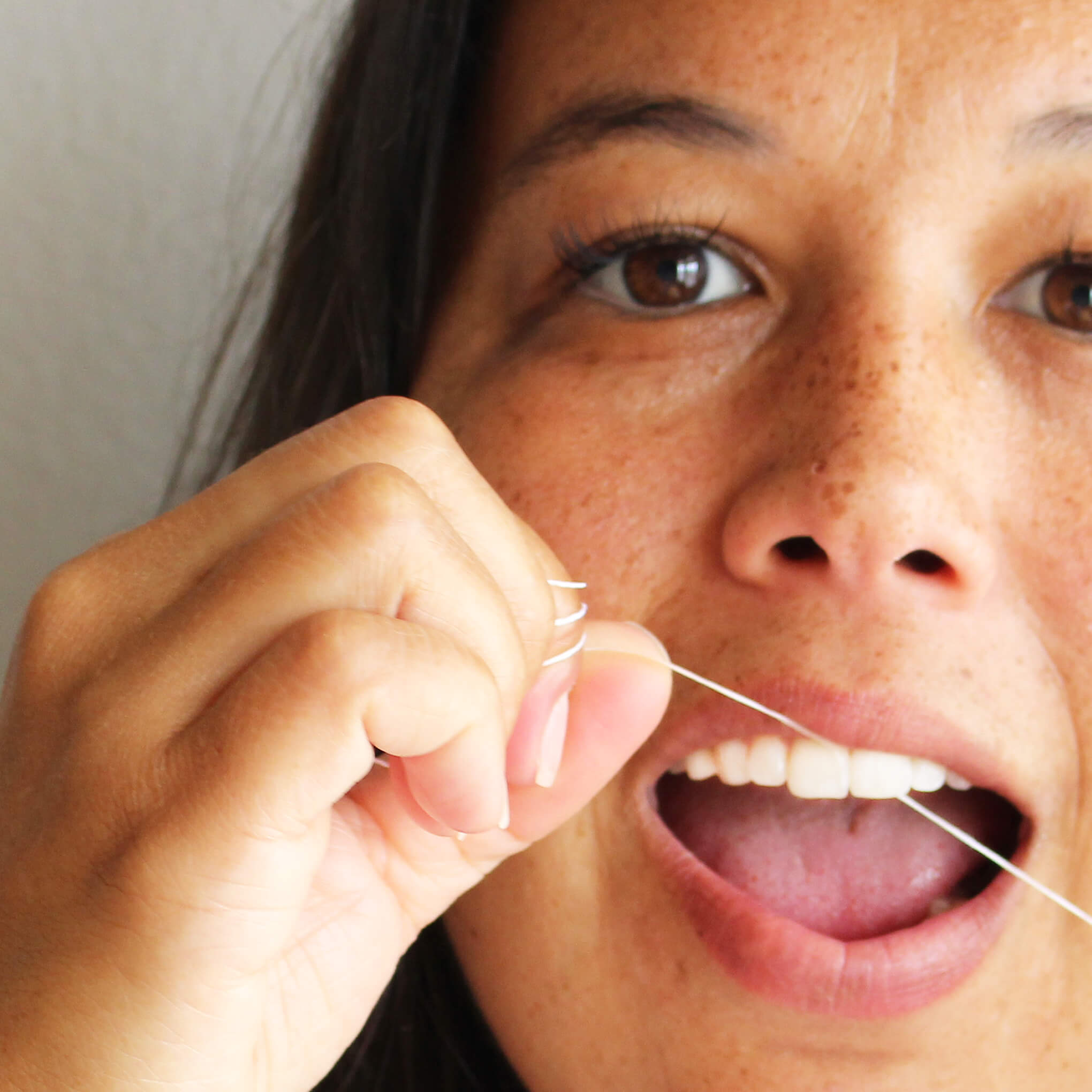 MABLE zero-waste floss keeps your smile fresh while being gentle on the planet. Sustainable, effective, and biodegradable
