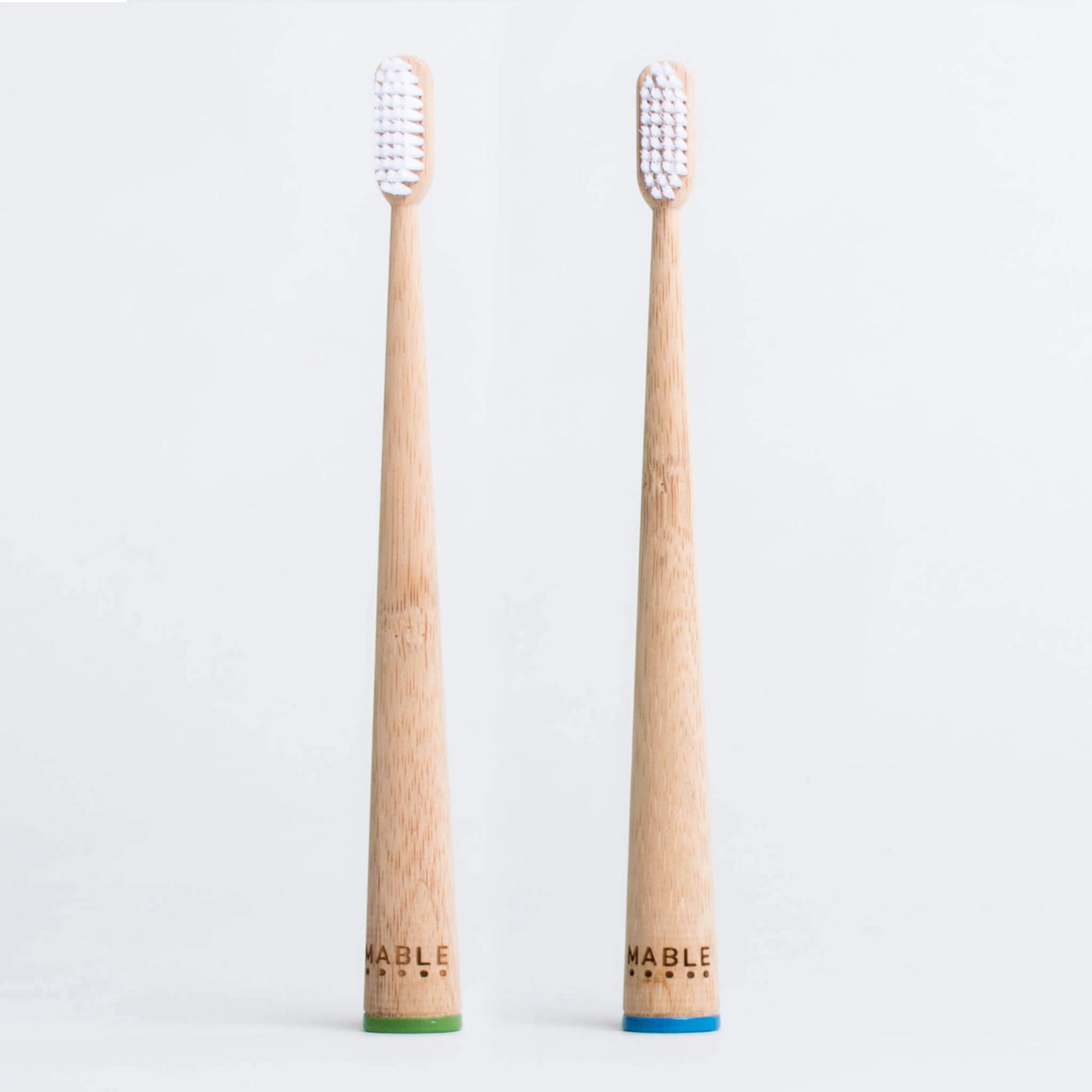 Green and blue MABLE® self-standing toothbushes. Crafted from sustainably harvested bamboo, elegant and ergonomic toothbrushes.